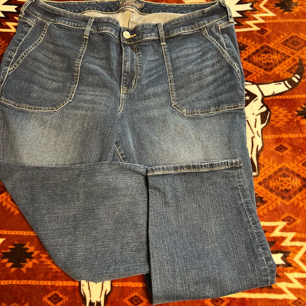 Torrid Women's Cropped Blue Jeans